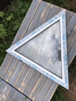 Пластиковое треугольное окно
