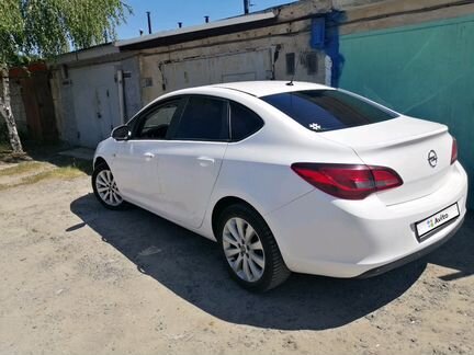 Opel Astra 1.6 МТ, 2012, седан