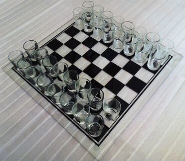 Шахматы со стеклянные с рюмками. Glass Chess