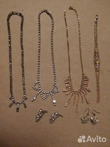 Лот украшений с кристаллами