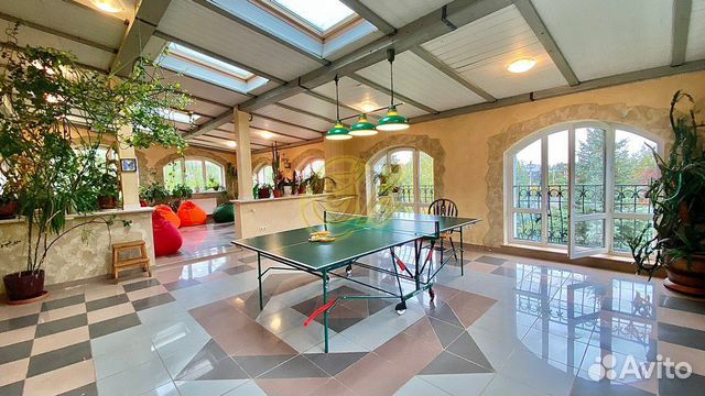

8-к. коттедж, 1500 м²