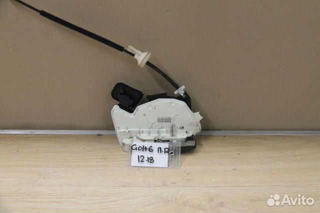 Замок двери передней правой Volkswagen Golf 6 2009