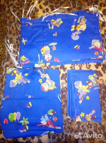 Бортики в кроватку, простынь,подушка с наволочкой