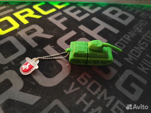 USB флешка танк 32 Gb (новая)