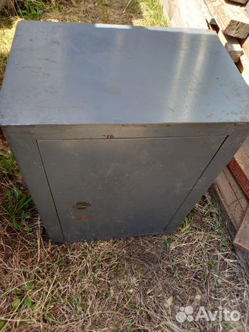 Сейф-ящик под ключ