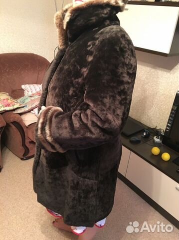 Мутоновая шуба цвет шоколад с отделкой из нерпы