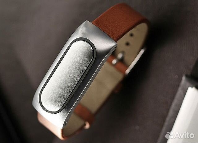 Кожаный ремешок для фитнес-трекера MiBand (новый) Кожаный ремешок для фитнес-трекера MiBand (новый)