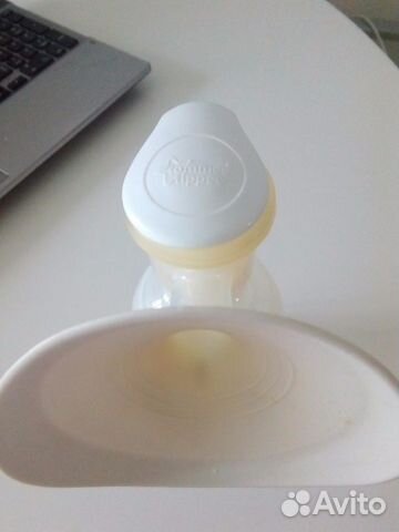 Молокоотсос ручной tommee tippee + бутылочка Молокоотсос ручной tommee tippee + бутылочка