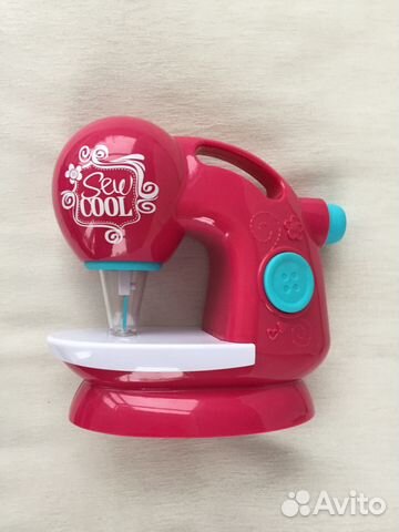 Детская швейная машинка Sew Cool + наборы Детская швейная машинка Sew Cool + наборы