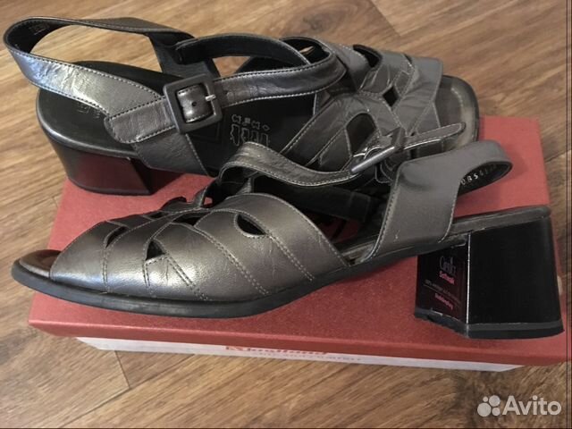 Кожаные босоножки Кожаные босоножки
