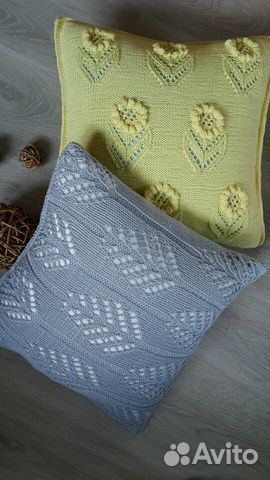 Декоративные подушки и вязанные пледы