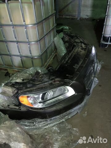 Бампер передний Volvo S80 Бампер передний Volvo S80