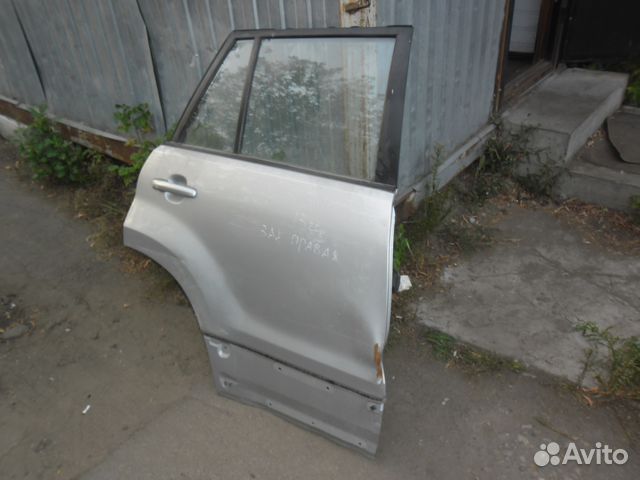 Дверь Suzuki Grand Vitara задняя правая в сборе
