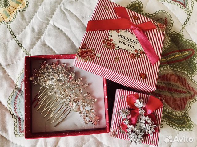 Свадебный набор для невесты: серьги и гребень