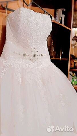 Свадебное Платье р. 44-46 перчатки, шубка