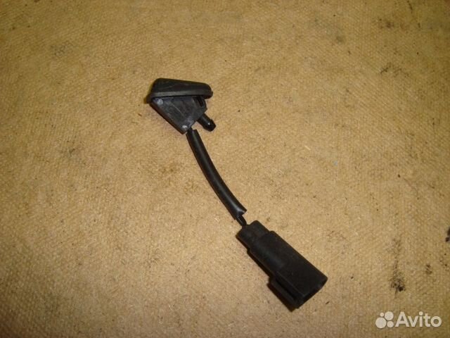 Форсунка омывателя Ford Focus 2 CB4 1.4 2004-2011 Форсунка омывателя Ford Focus 2 CB4 1.4 2004-2011