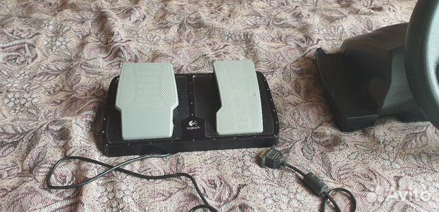 Руль и педали для компьютера Руль и педали для компьютера