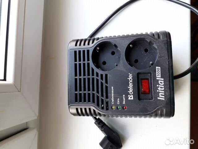 Стабилизатор напряжения Defender AVR Initial 1000 Стабилизатор напряжения Defender AVR Initial 1000