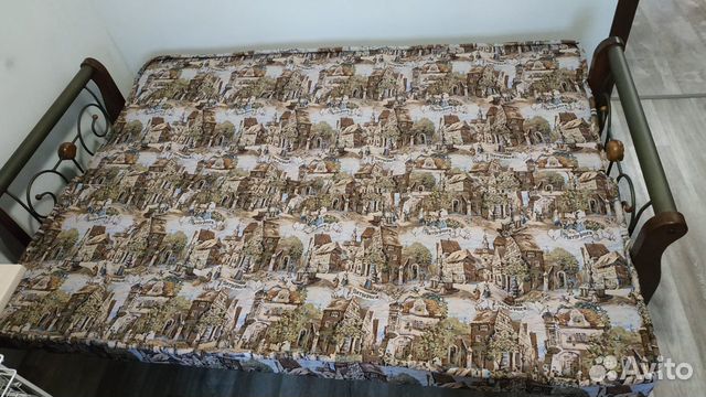 Диван-футон с металлическим основанием. Малайзия