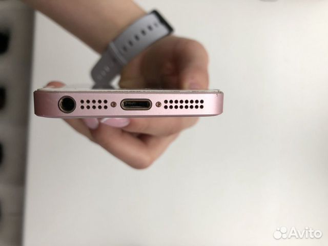 Телефон iPhone SE 32 Gb