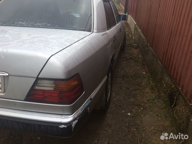 Mercedes-Benz W124 2.2 МТ, 1993, битый, 296 000 км Mercedes-Benz W124 2.2 МТ, 1993, битый, 296 000 км