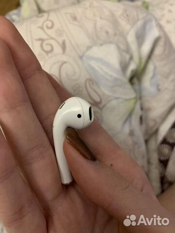 Оригинальный правый наушник airpods Оригинальный правый наушник airpods