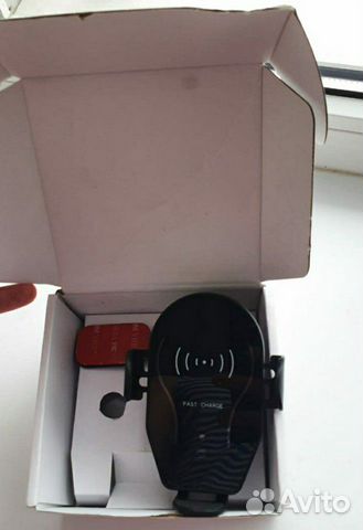 Держатель с беспроводной зарядкой в авто Держатель с беспроводной зарядкой в авто