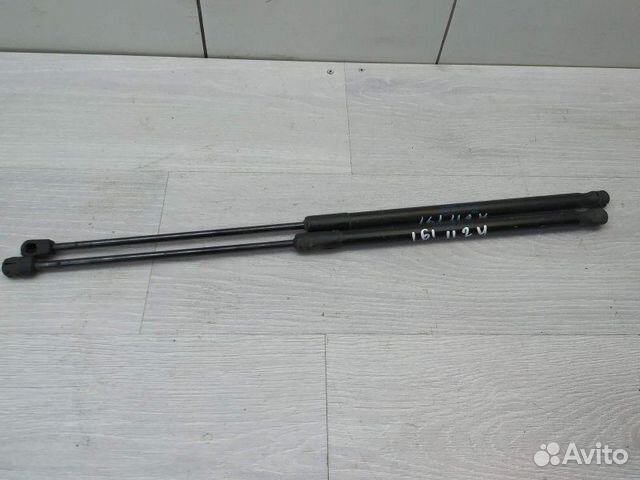 Амортизаторы багажника 1Z5827550 Skoda Octavia (A5 Амортизаторы багажника 1Z5827550 Skoda Octavia (A5