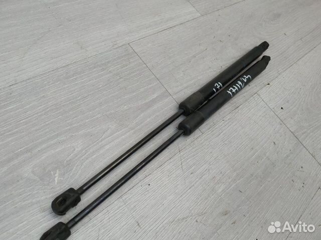 Амортизаторы багажника 4L0827552F Audi Q7 (4L) 200 Амортизаторы багажника 4L0827552F Audi Q7 (4L) 200