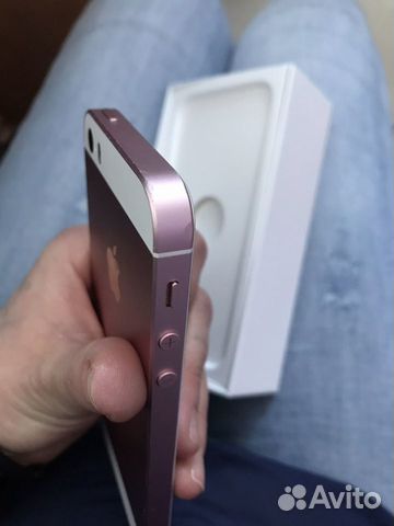 Продам iPhone SE