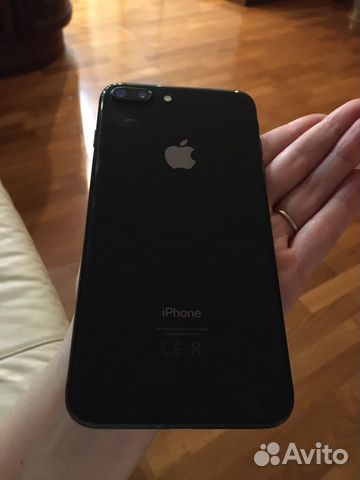 Телефон iPhone 8