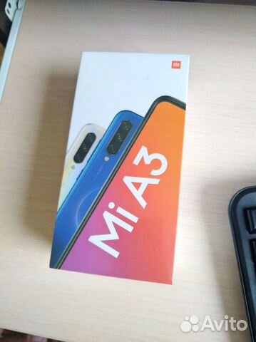 Продам Mi A3 4/64 blue