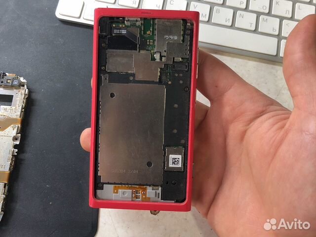 Телефон Nokia Lumia 800 на разбор