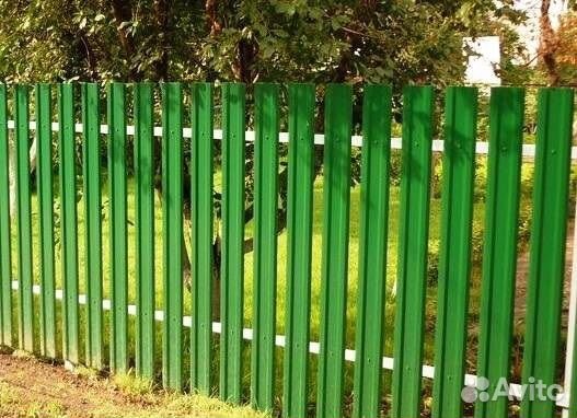 Забор из металлического штакетника Забор из металлического штакетника