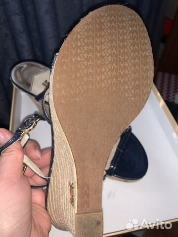 Босоножки на танкетке Michael Kors