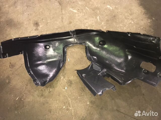 Брызговик передний правый BMW