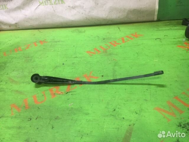 Поводок стеклоочистителя задний правый Mercedes