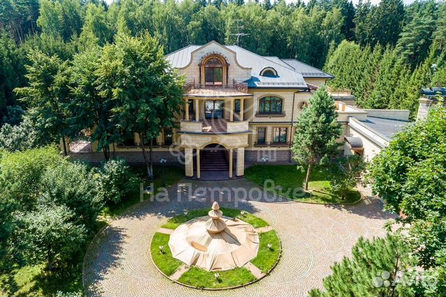 Дом 1847 м² на участке 1.22 га