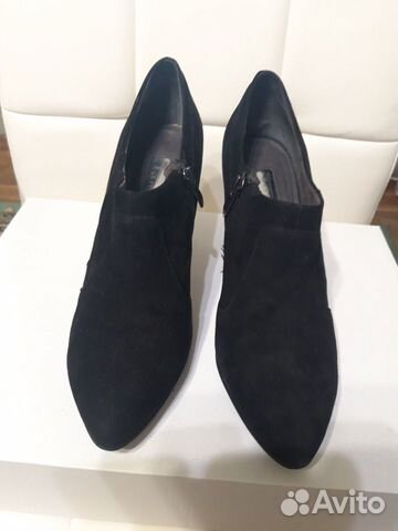 Туфли Tamaris замшевые,черные,каблук 8,5 см Туфли Tamaris замшевые,черные,каблук 8,5 см