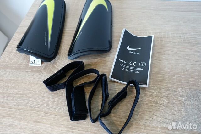 Новые футбольные щитки Nike Mercurial, L Новые футбольные щитки Nike Mercurial, L