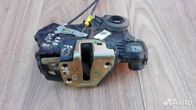 Замок двери правый передний Toyota Corolla E 120