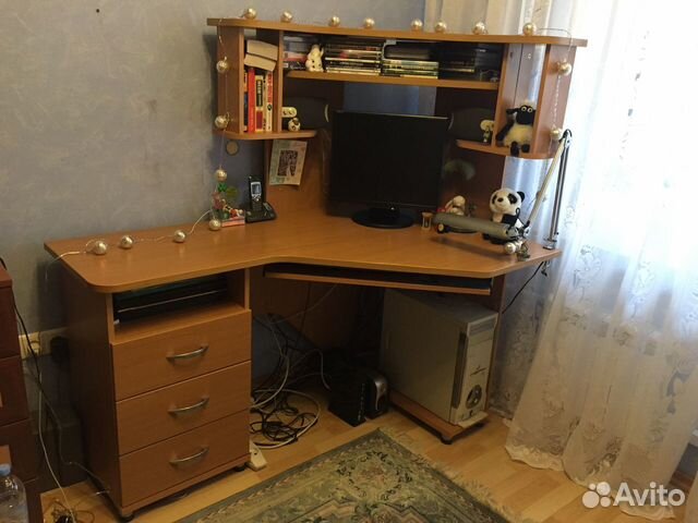 Угловой компьютерный стол