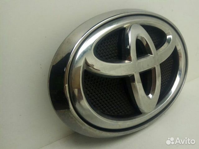 Эмблема передняя Toyota Hilux 8 2015-2019 Эмблема передняя Toyota Hilux 8 2015-2019
