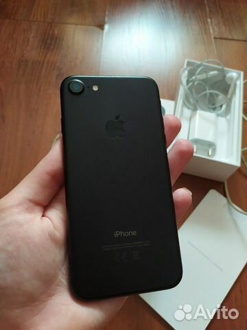 Телефон iPhone 7