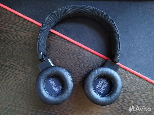 Беспроводные наушники JBL live400BT Беспроводные наушники JBL live400BT