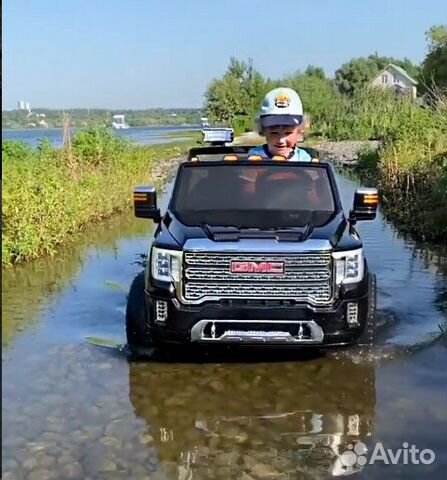 Детский электромобиль для двоих детей Детский электромобиль для двоих детей