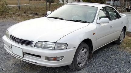 Поворотный кулак правый Toyota Corona Exiv ST20 3S