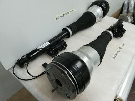 Задняя пневмостойка правая Мерседес W222