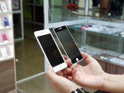 Защитное стекло на iPhone 7 8 Se 2020