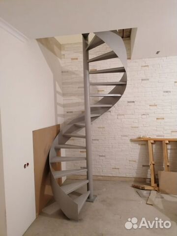 Винтовая лестница в дом из металла №101
